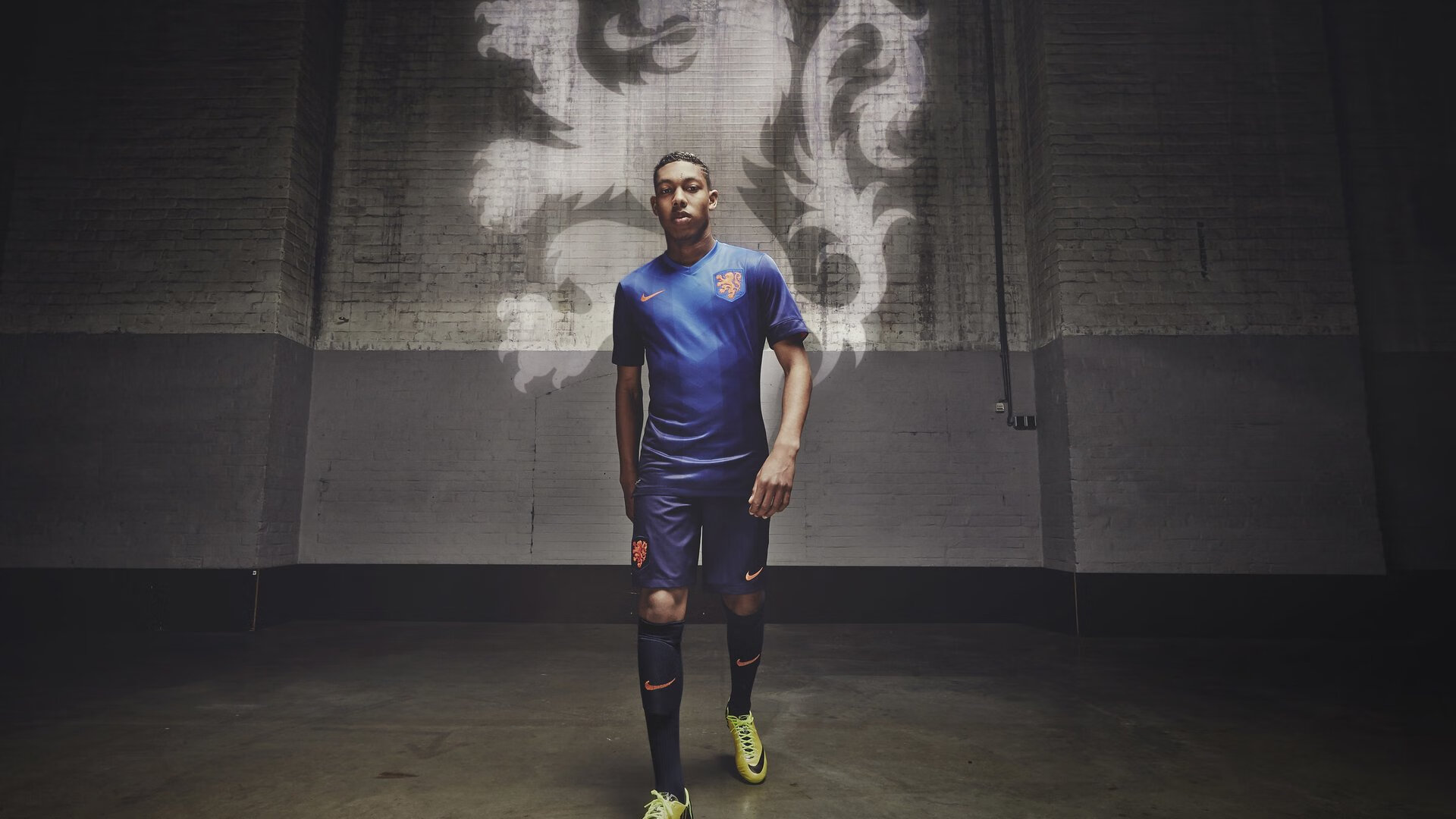 “马科斯·梅特罗的灵活突破与精确传球,带领阿根廷美洲狮队勇闯世界”